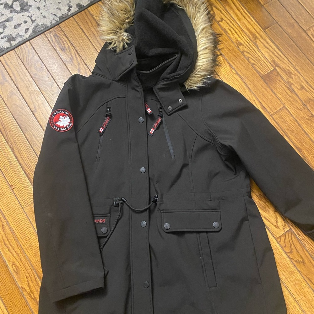 Men's Canada Weather Gear Jacket COLOR: Black CONDITION: slightly worn :